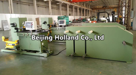 Close core winding machine for making three-dimensional wound iron core