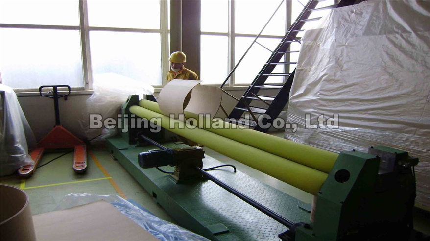 Paperboard cylinder rolling machine